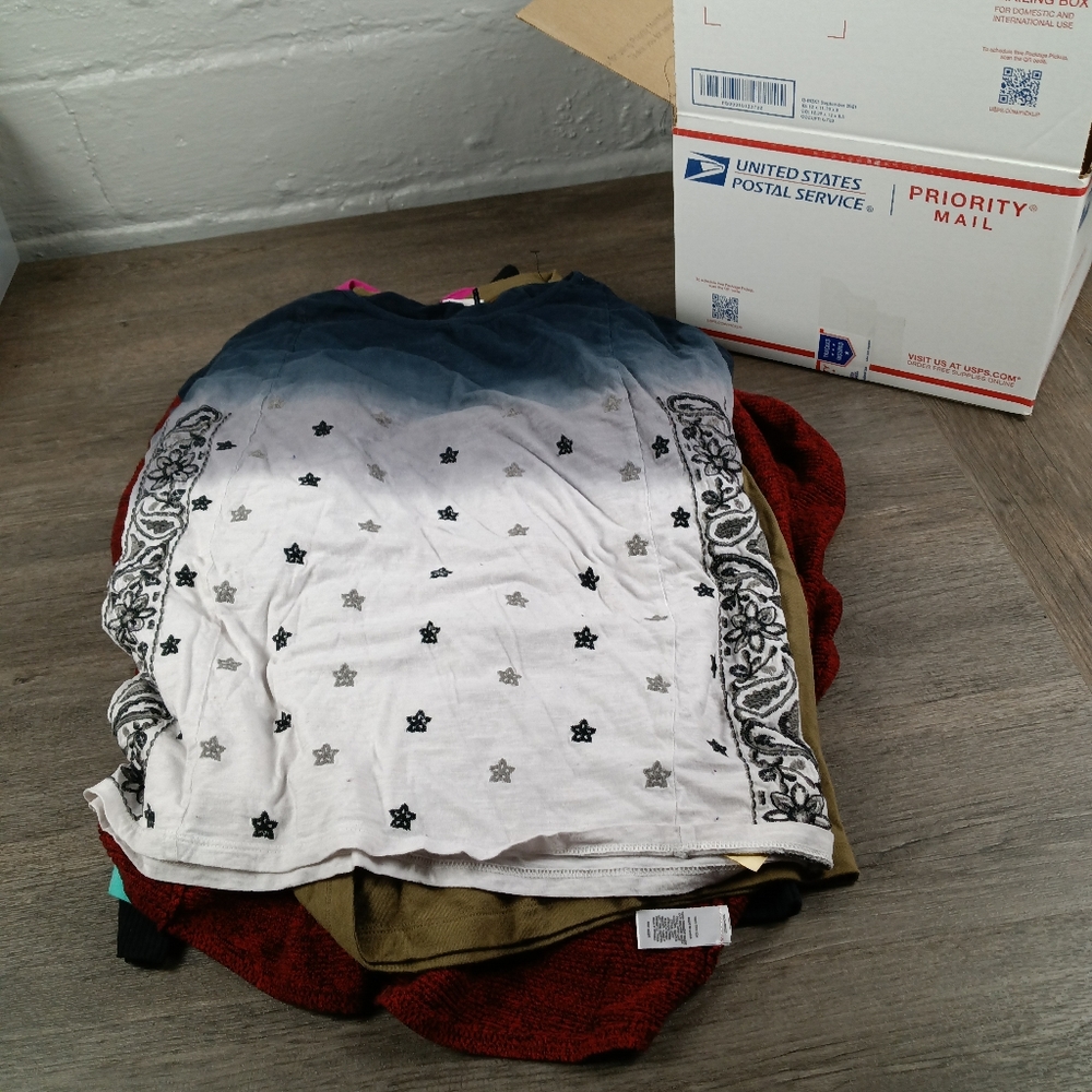 Mystery Box 5lbs Of Size Small Tops-Lot 2